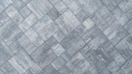 Dallage ou pavage, comment choisir le rev&ecirc;tement id&eacute;al pour vos ext&eacute;rieurs ?