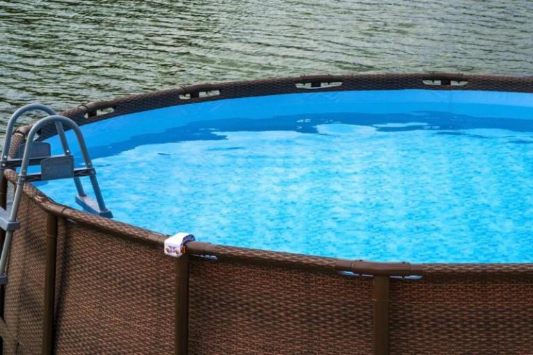 Construction de piscine à Rioz, guide des meilleures pratiques